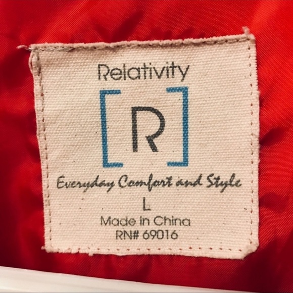 Red lightweight puffer jacket ladies size Large - Picture 8 of 10